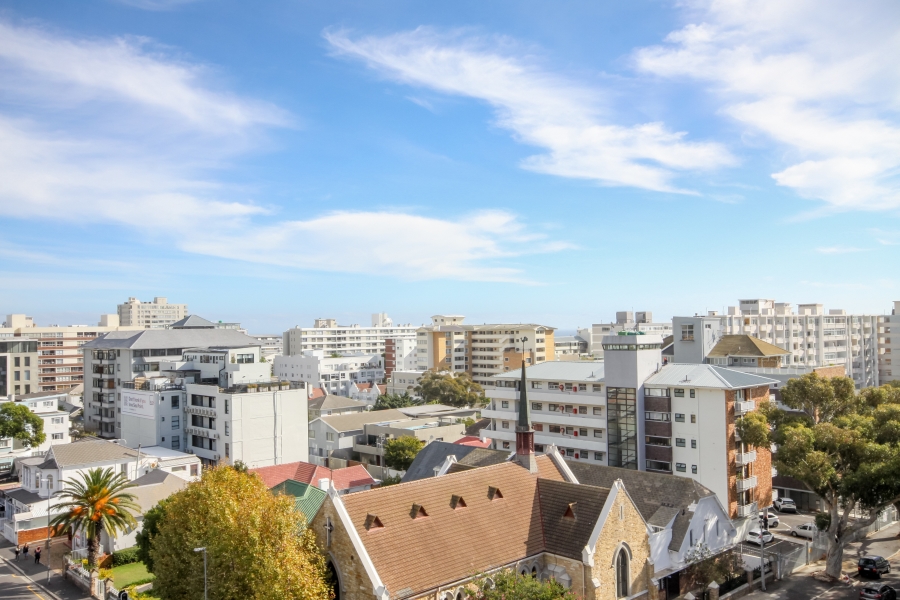 2 Bedroom Property for Sale in Sea Point Western Cape